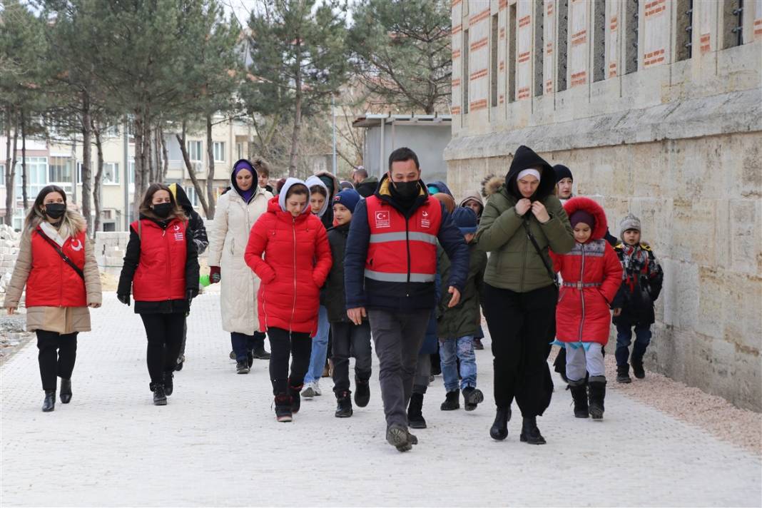 Ukrayna'dan tahliye edilen Kırım Tatar Türkü kadınlar Selimiye'de dua etti 1