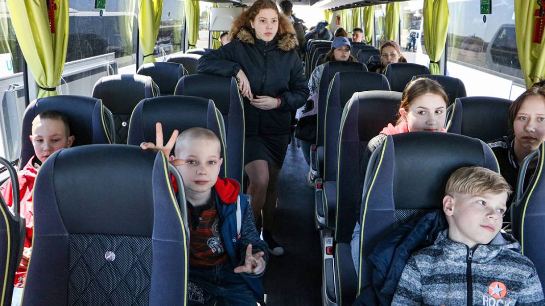 Ukrayna'dan tahliye edilen yetim çocuklar Türkiye'de 1