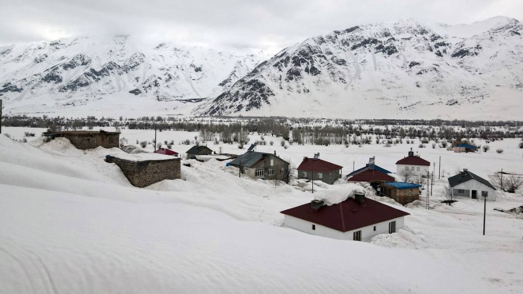 Tunceli'nin bir yanı yazı, bir yanı kışı yaşıyor 5