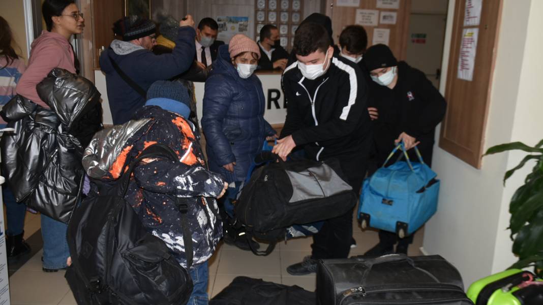 Kırım Türklerinden 45 kişilik ilk kafile Ukrayna'dan Türkiye'ye getirildi 6