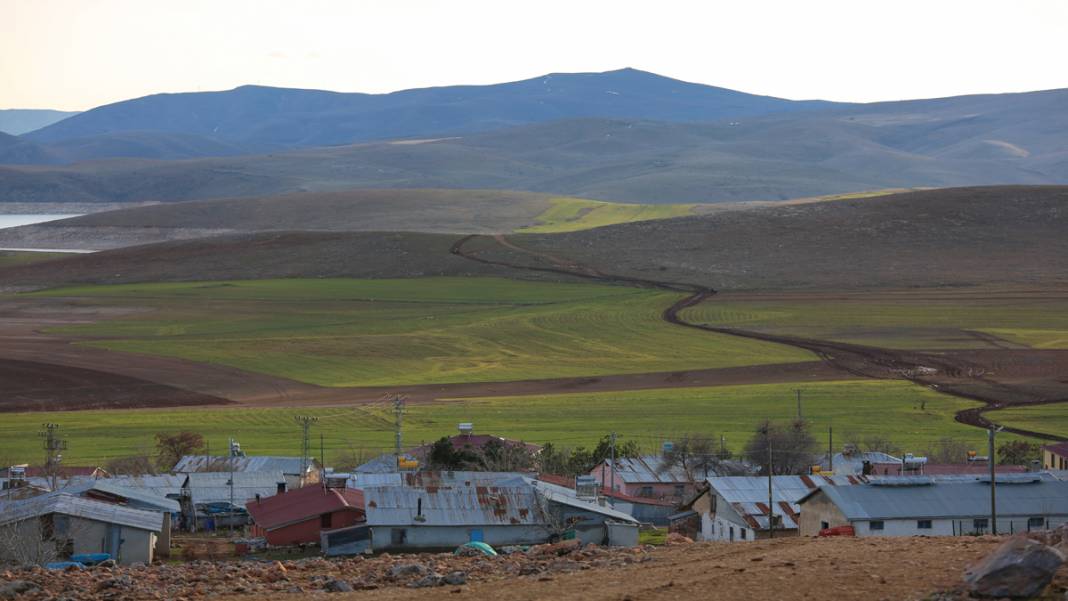 Tunceli'nin bir yanı yazı, bir yanı kışı yaşıyor 1