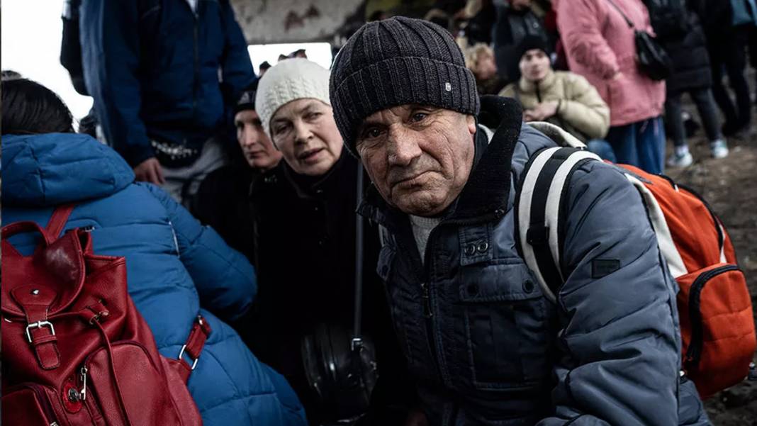 Irpin halkı kentlerini terk ediyor: Savaş bölgesinden acı kareler 2