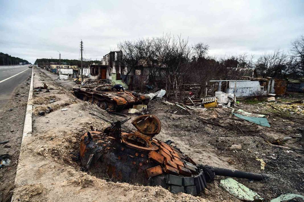 Brovary’i yıkıp yağmalayan Rus güçlerinden alçak mesaj: Misafirperverliğiniz için teşekkür ederiz 8