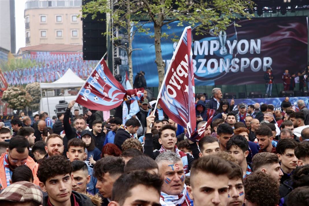 Şampiyonluğa bir kala! Trabzon'da meydanlar doldu 22