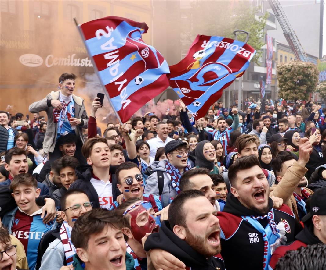 Şampiyonluğa bir kala! Trabzon'da meydanlar doldu 18
