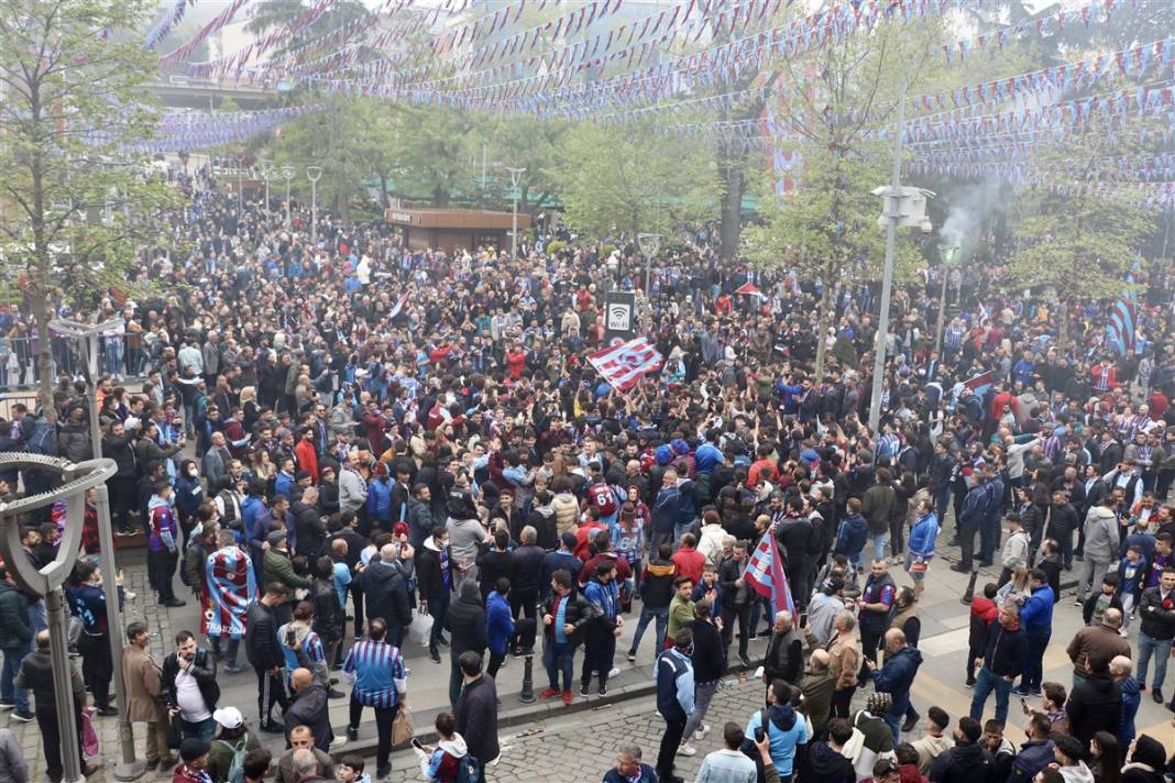 Şampiyonluğa bir kala! Trabzon'da meydanlar doldu 16