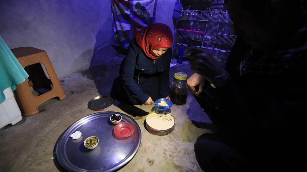 Esad zulmünden kaçtılar, ilk sahuru evlerinin hasretiyle yaptılar 3