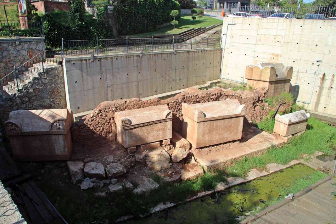 Dünyada kemik ve eşyalarla bulunan ilk lahit İzmit'te: İmparatorun koruyucusu 3