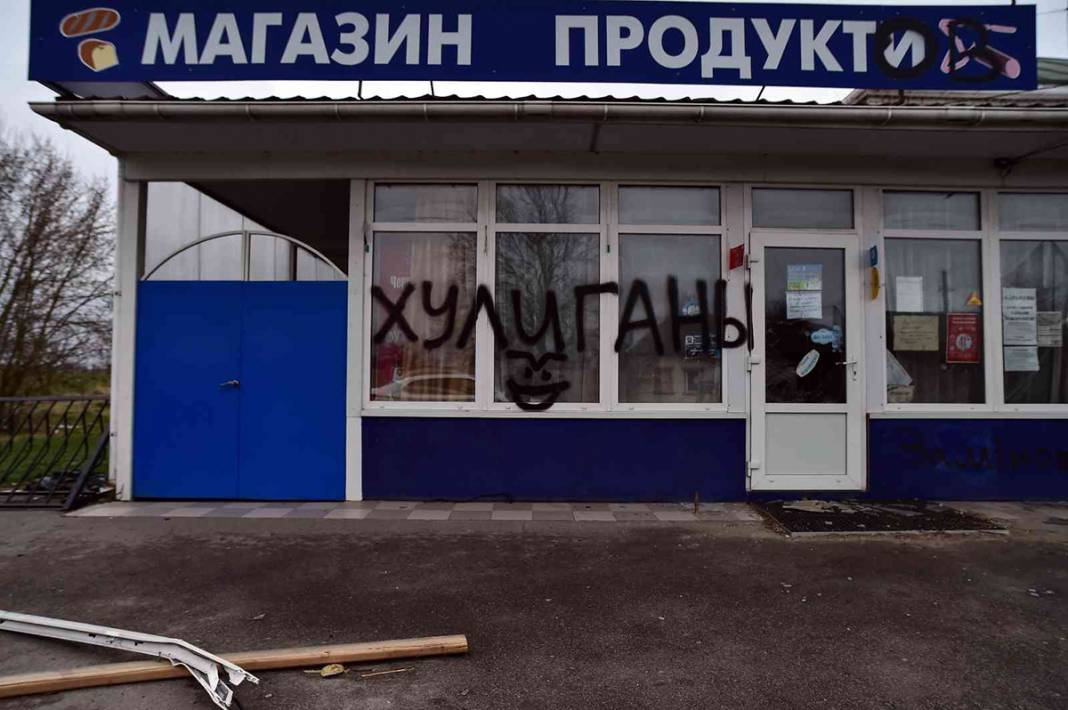 Brovary’i yıkıp yağmalayan Rus güçlerinden alçak mesaj: Misafirperverliğiniz için teşekkür ederiz 3