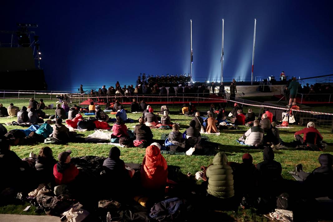 Anzaklar 'Şafak Ayini' için Gelibolu'da sabahladı 6