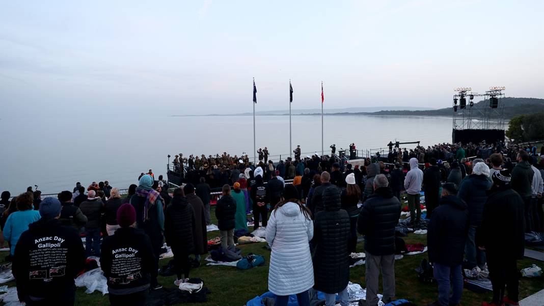 Anzaklar 'Şafak Ayini' için Gelibolu'da sabahladı 9
