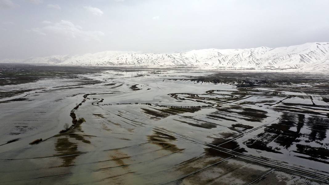 Dere taştı, ova göle döndü: Hakkari sular altında 3