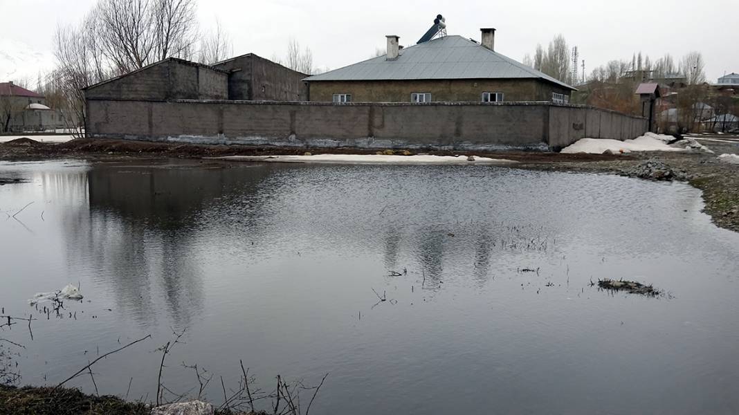 Dere taştı, ova göle döndü: Hakkari sular altında 5