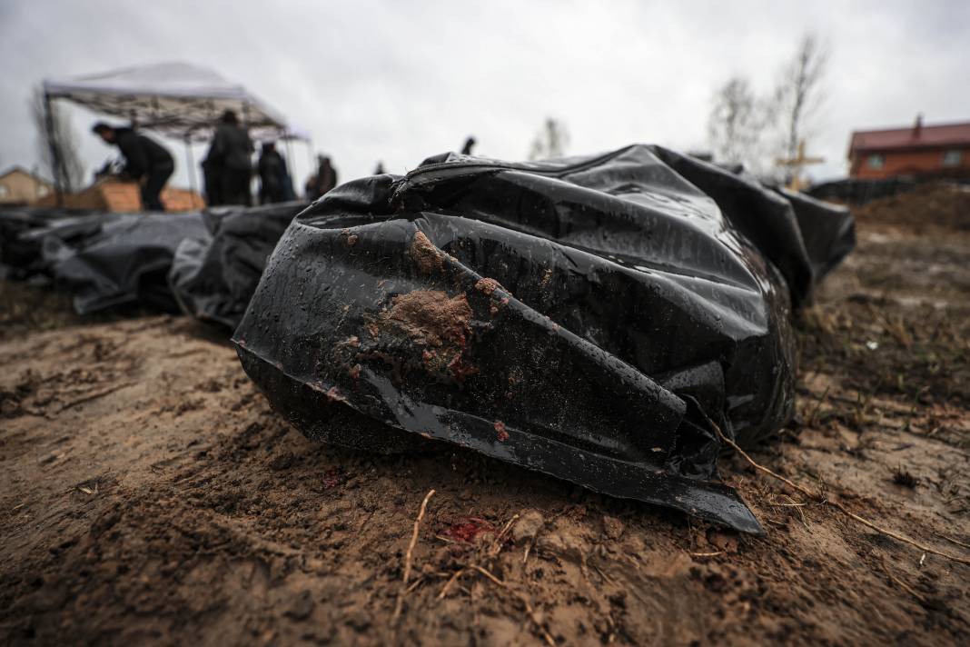 Ukrayna'daki savaşın acısı yürekleri yaktı! Ölen askerler için gözyaşları sel oldu 13