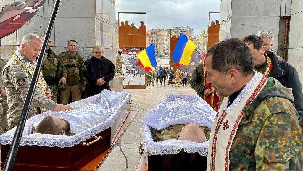 Ukrayna'daki savaşın acısı yürekleri yaktı! Ölen askerler için gözyaşları sel oldu 9