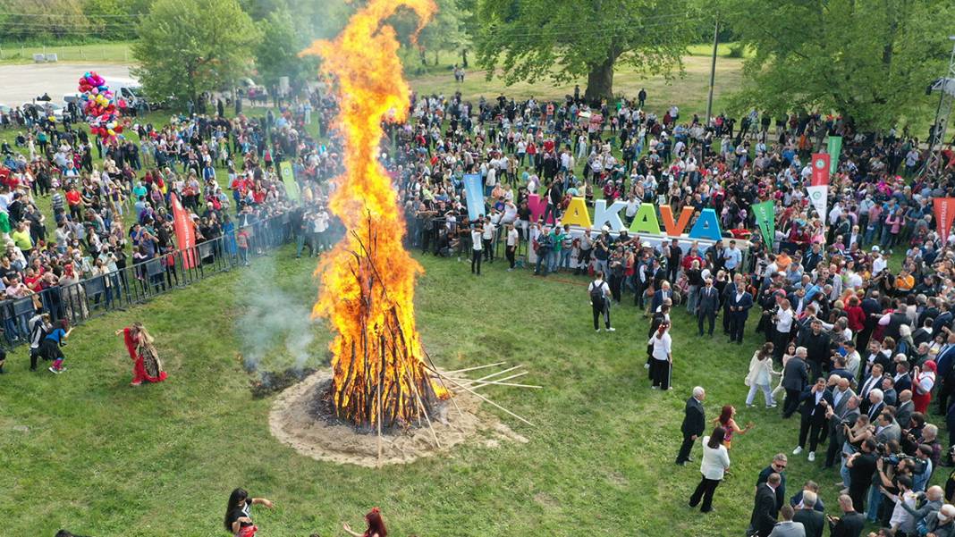 On binlerce kişi akın etti: Edirne'de kakava ateşi 2
