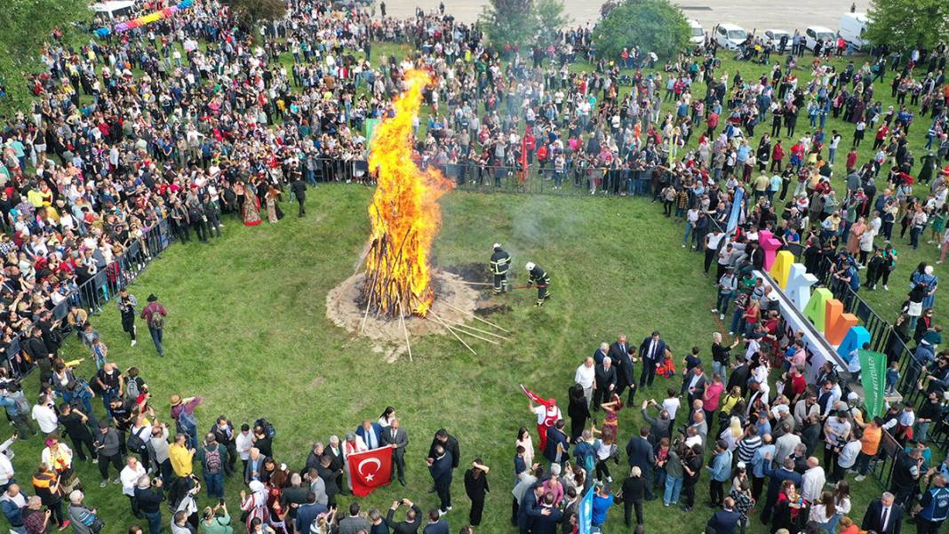 On binlerce kişi akın etti: Edirne'de kakava ateşi 1