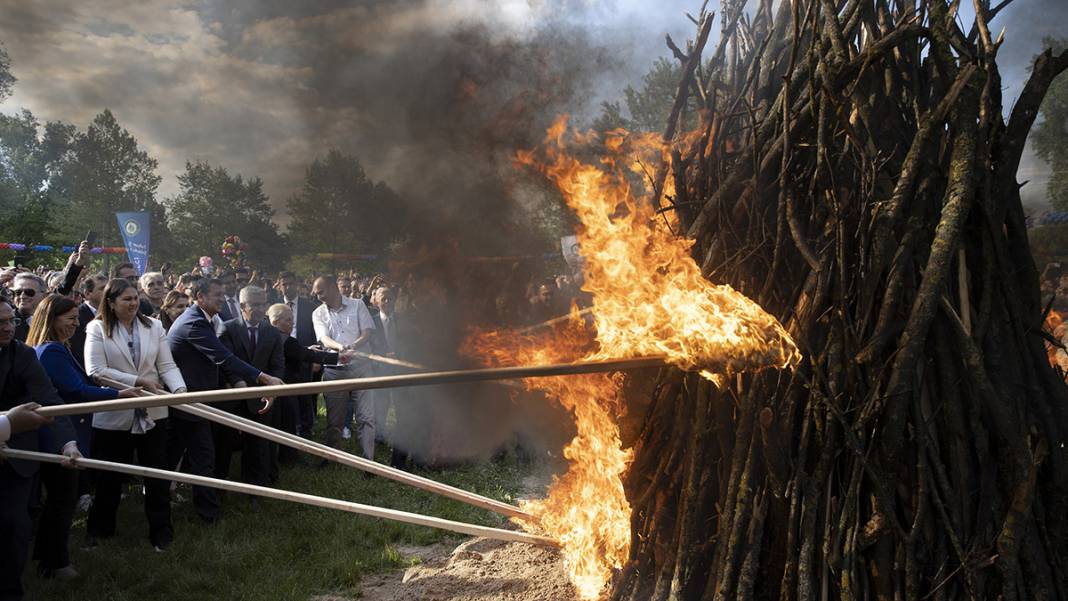 On binlerce kişi akın etti: Edirne'de kakava ateşi 6