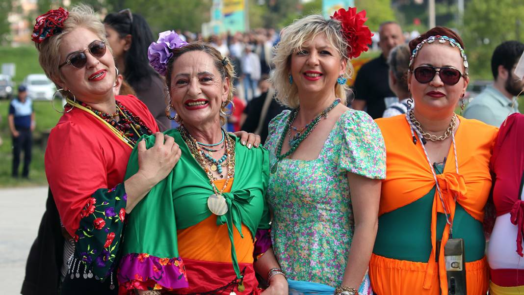 On binlerce kişi akın etti: Edirne'de kakava ateşi 10