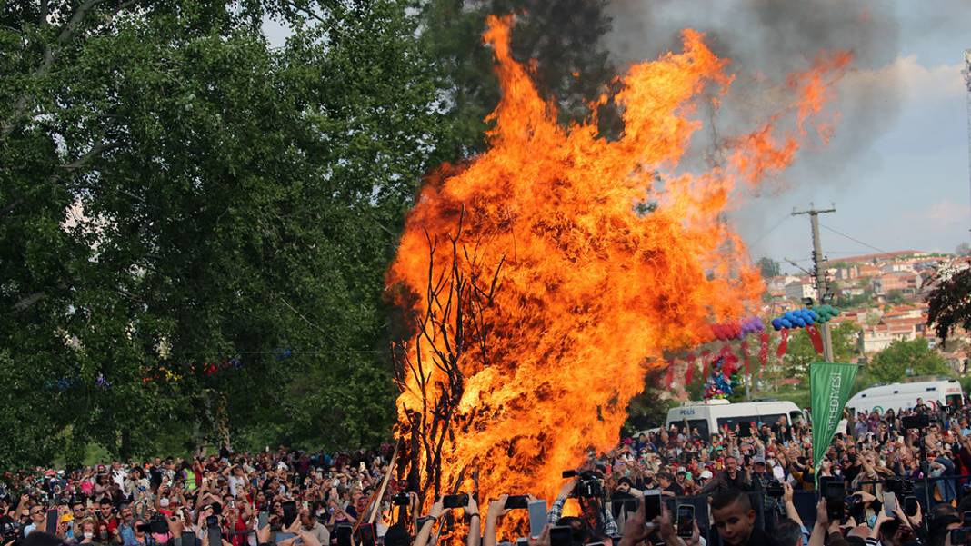 On binlerce kişi akın etti: Edirne'de kakava ateşi 9