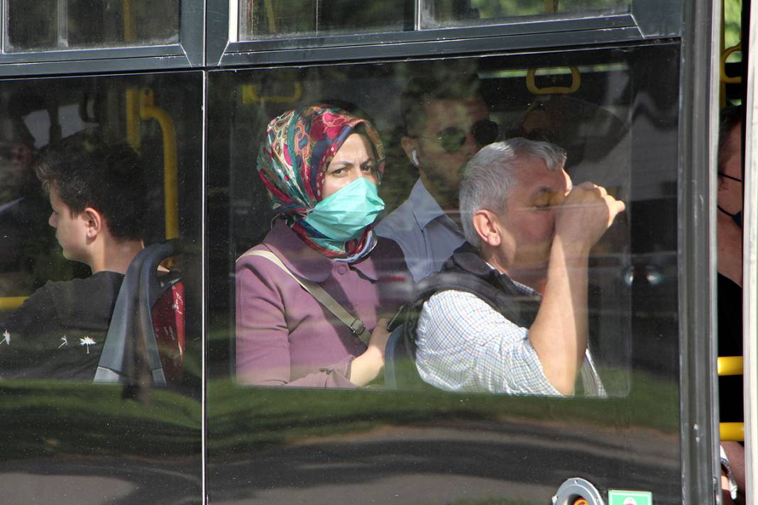Kovid-19'da bir dönem sona erdi: Toplu taşımada maskesiz ilk gün 1
