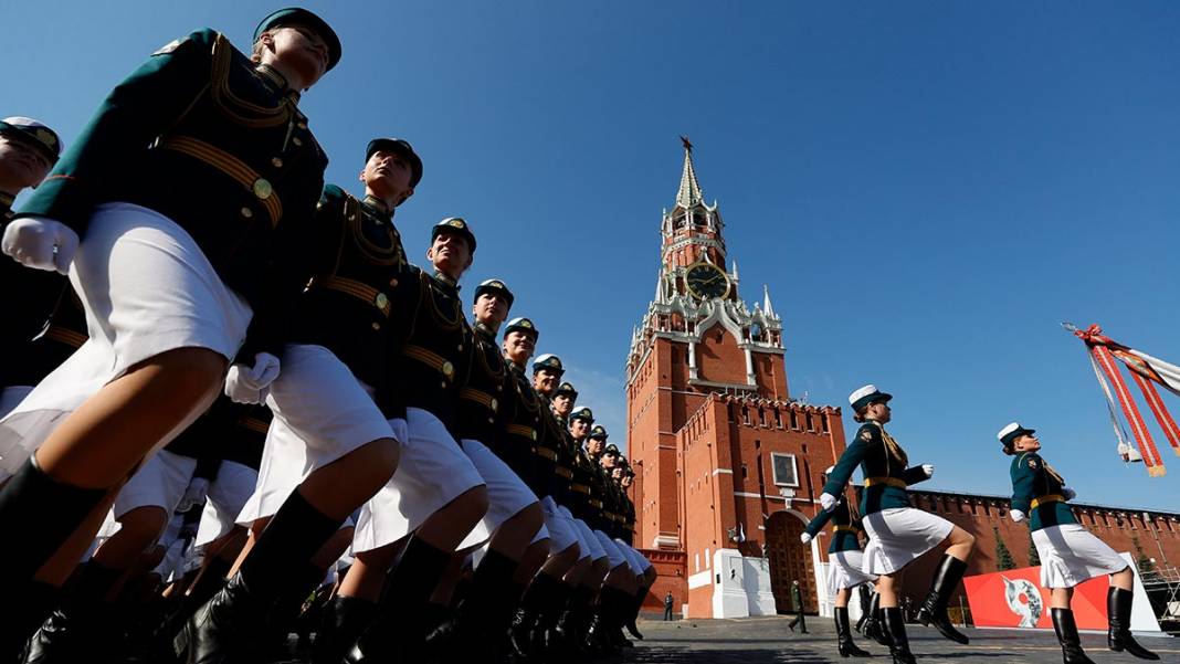 Putin'den dünyaya 'nükleer' gözdağı: Kıyamet uçağını da havalandırdı 1