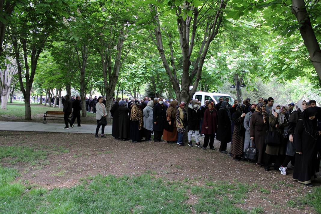 'Karahıdır' kuyruğu! Belediye ücretsiz dağıttı, 1 saatte tükendi 6