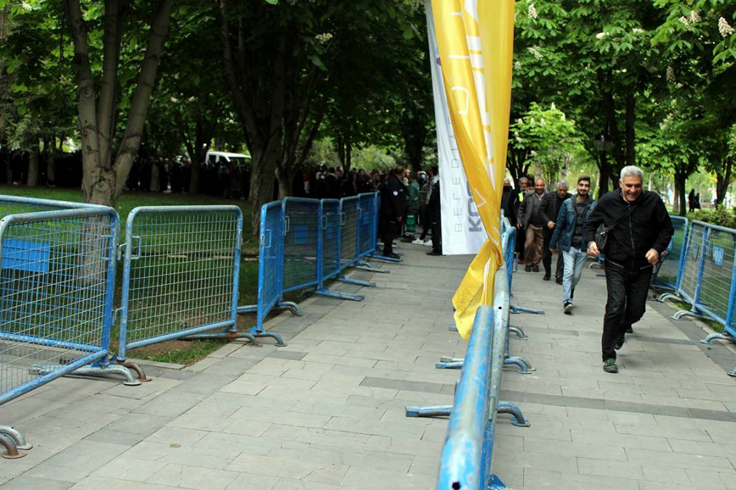 'Karahıdır' kuyruğu! Belediye ücretsiz dağıttı, 1 saatte tükendi 5