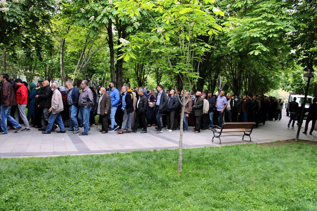'Karahıdır' kuyruğu! Belediye ücretsiz dağıttı, 1 saatte tükendi 3