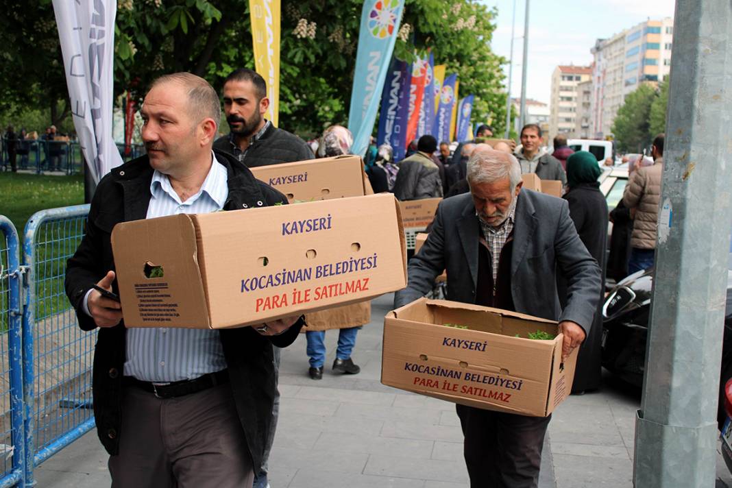 'Karahıdır' kuyruğu! Belediye ücretsiz dağıttı, 1 saatte tükendi 10