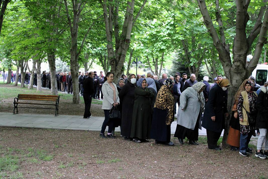 'Karahıdır' kuyruğu! Belediye ücretsiz dağıttı, 1 saatte tükendi 7