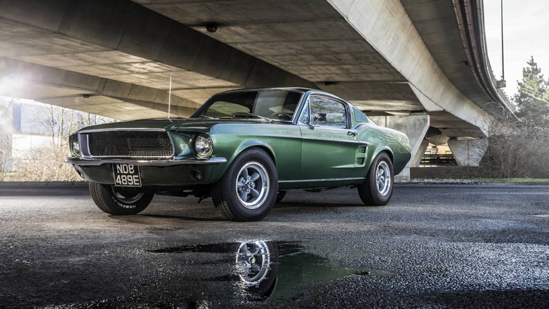 Bu otomobillerin gerçek olduğunu biliyor muydunuz? İşte filmlerde kullanılan En ünlü 15 otomobil 8