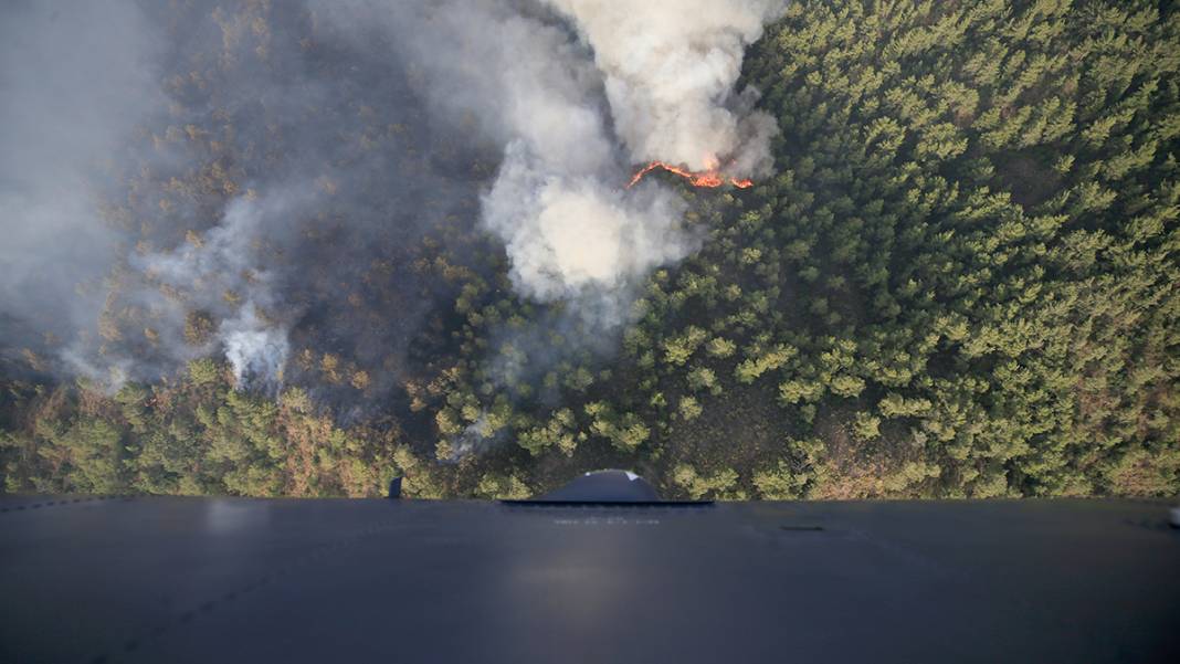 Dünyanın en büyük helikopterlerinden Mi26 Marmaris'te: 2,5 saat havada kalıp 100 ton su attı 3