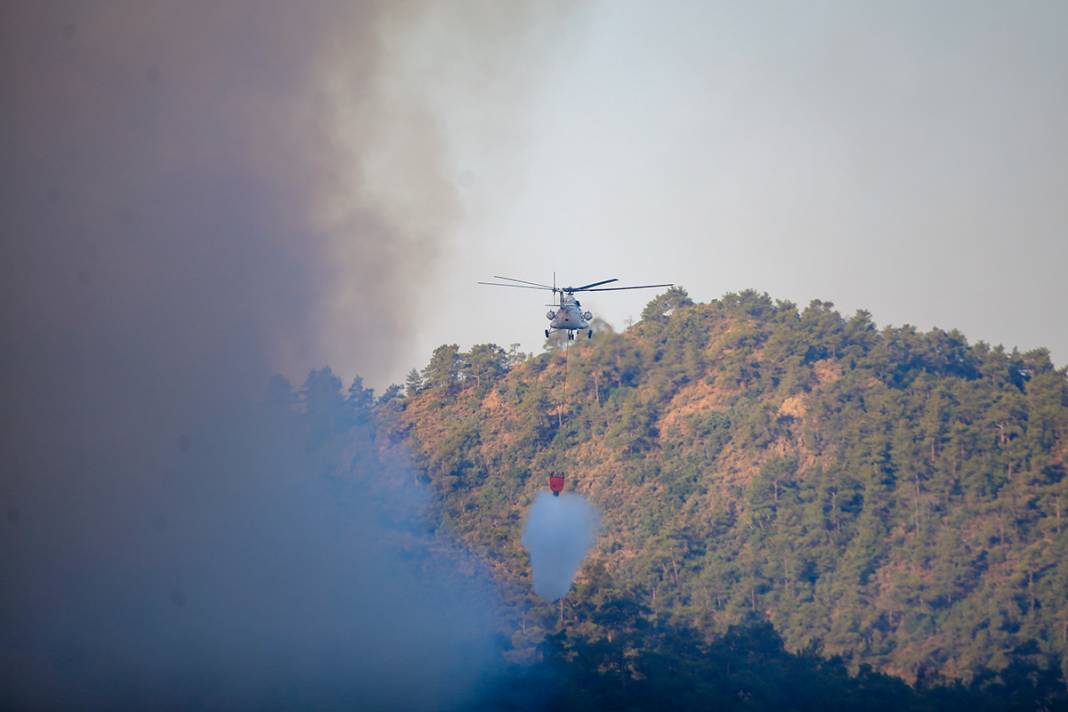 Marmaris'te yangın sürüyor! Uçaklarla müdahale başladı 6