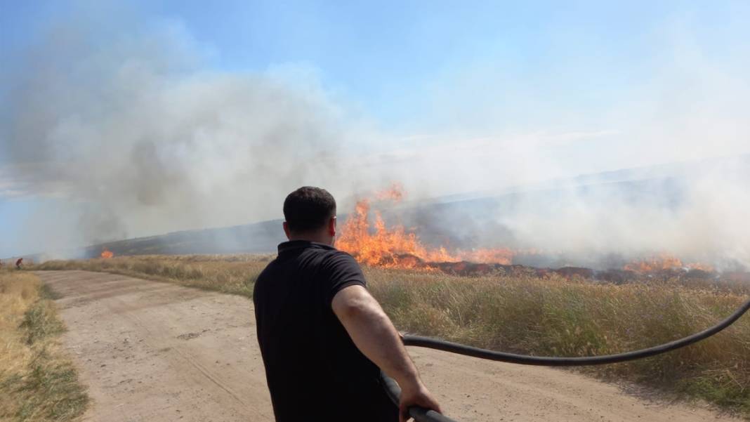 Ormanların ardından buğday tarlaları da alevlere teslim: Şimdi De Ekmeğimiz Yanıyor 3
