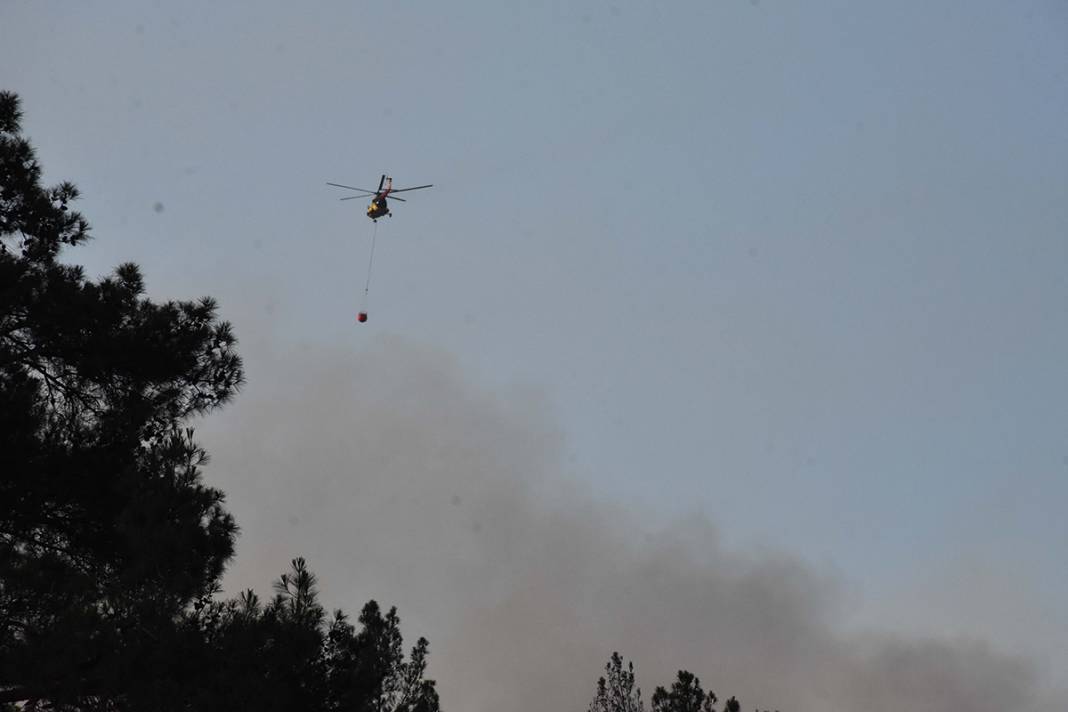 Marmaris'te yangın sürüyor! Uçaklarla müdahale başladı 26
