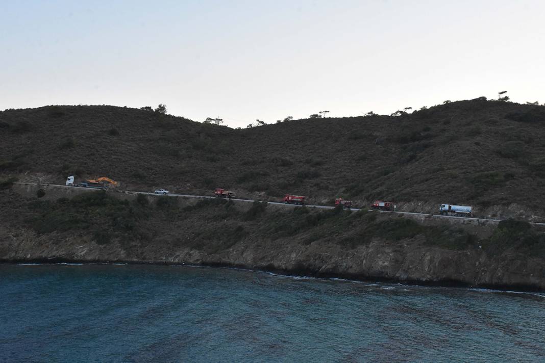 Marmaris'te yangın sürüyor! Uçaklarla müdahale başladı 20