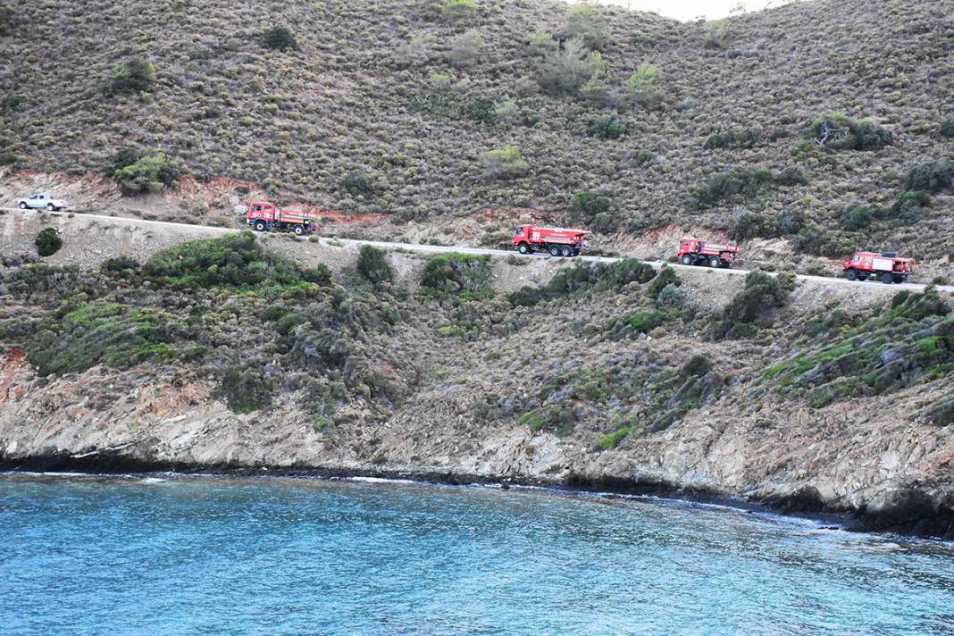Marmaris'te yangın sürüyor! Uçaklarla müdahale başladı 19