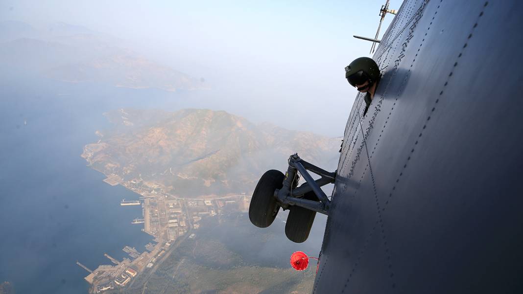 Dünyanın en büyük helikopterlerinden Mi26 Marmaris'te: 2,5 saat havada kalıp 100 ton su attı 1