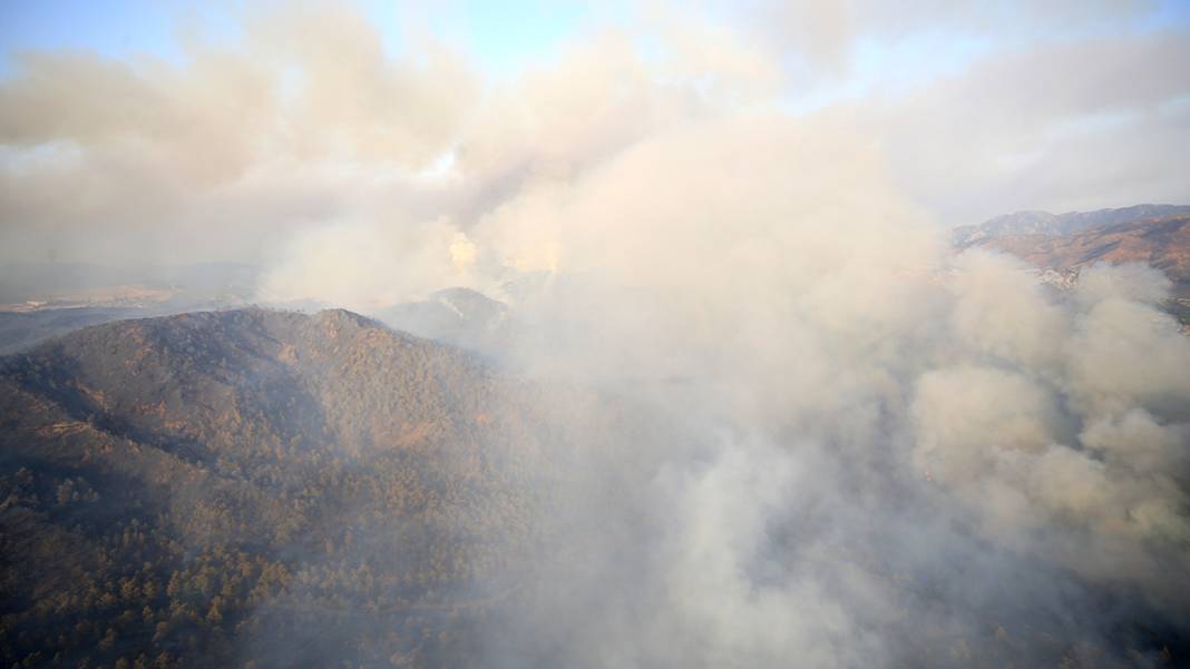 Dünyanın en büyük helikopterlerinden Mi26 Marmaris'te: 2,5 saat havada kalıp 100 ton su attı 8