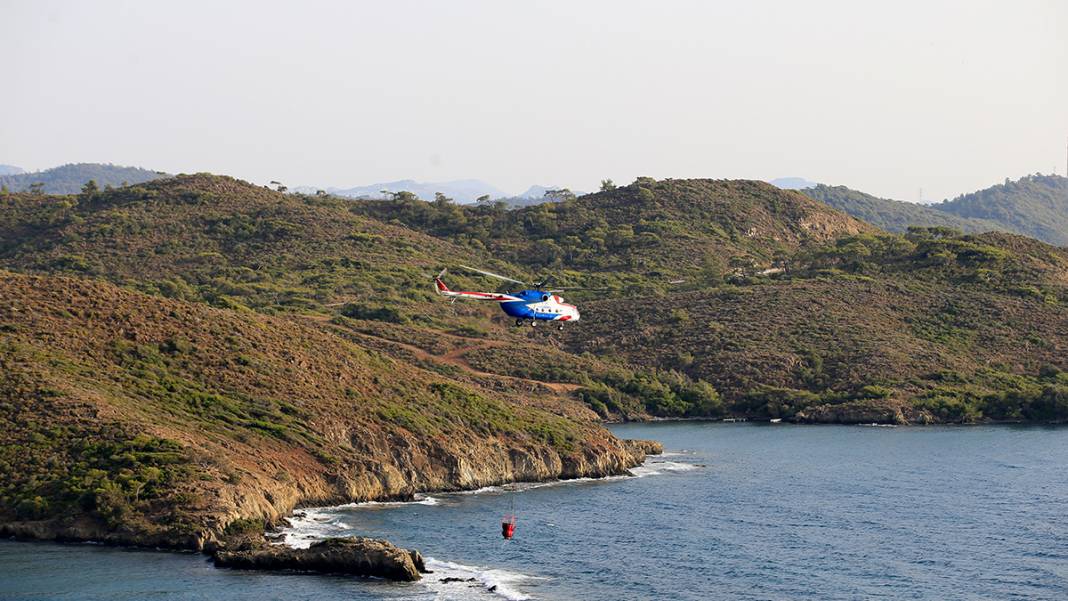 Dünyanın en büyük helikopterlerinden Mi26 Marmaris'te: 2,5 saat havada kalıp 100 ton su attı 6