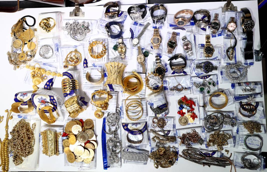 Demir Yumruk'ta yeni detaylar şoke etti! Deste deste paralar, özel uçak, binlerce banka hesabı... 15