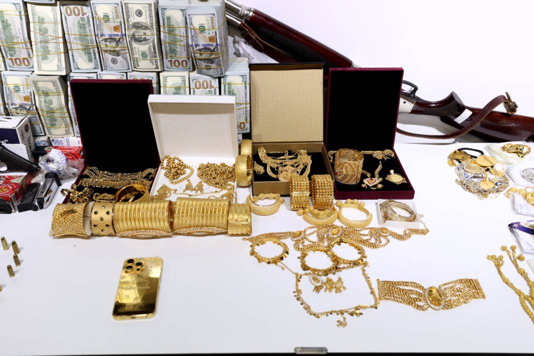 Demir Yumruk'ta yeni detaylar şoke etti! Deste deste paralar, özel uçak, binlerce banka hesabı... 16