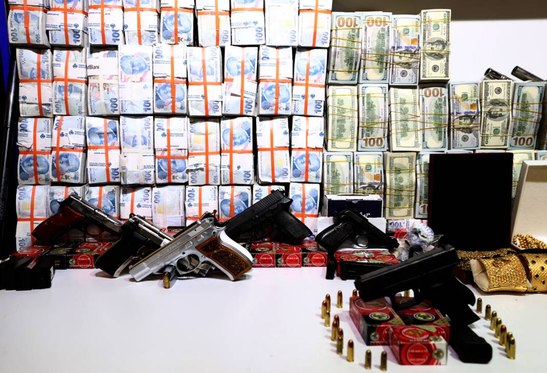 Demir Yumruk'ta yeni detaylar şoke etti! Deste deste paralar, özel uçak, binlerce banka hesabı... 14