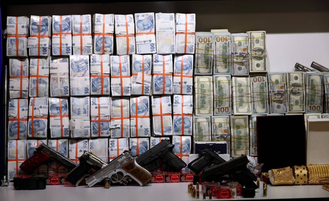 Demir Yumruk'ta yeni detaylar şoke etti! Deste deste paralar, özel uçak, binlerce banka hesabı... 6