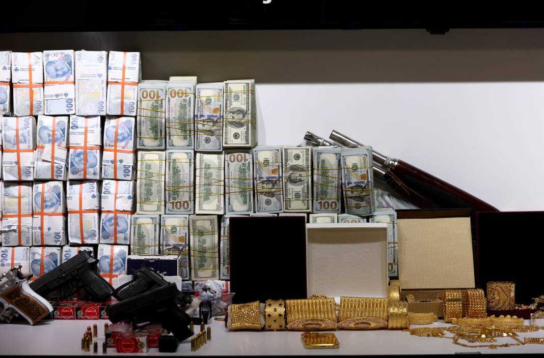 Demir Yumruk'ta yeni detaylar şoke etti! Deste deste paralar, özel uçak, binlerce banka hesabı... 7