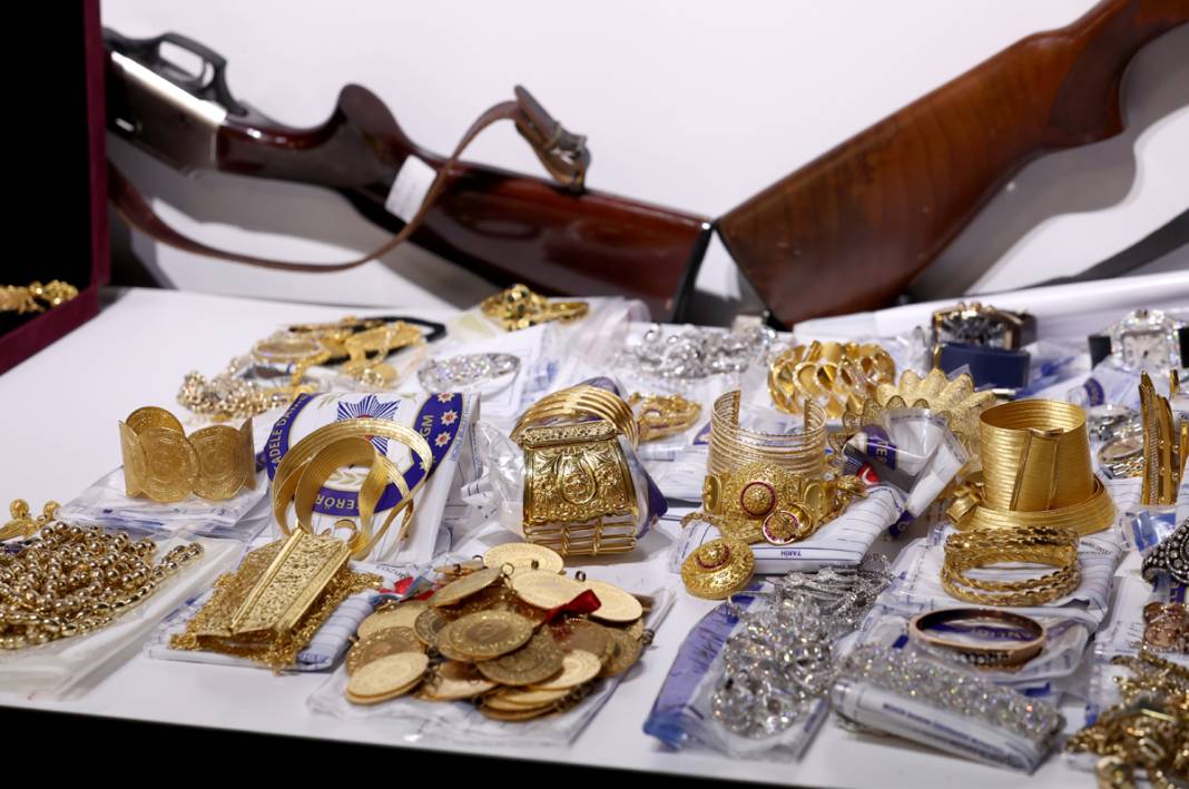 Demir Yumruk'ta yeni detaylar şoke etti! Deste deste paralar, özel uçak, binlerce banka hesabı... 3