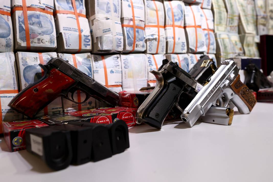 Demir Yumruk'ta yeni detaylar şoke etti! Deste deste paralar, özel uçak, binlerce banka hesabı... 2