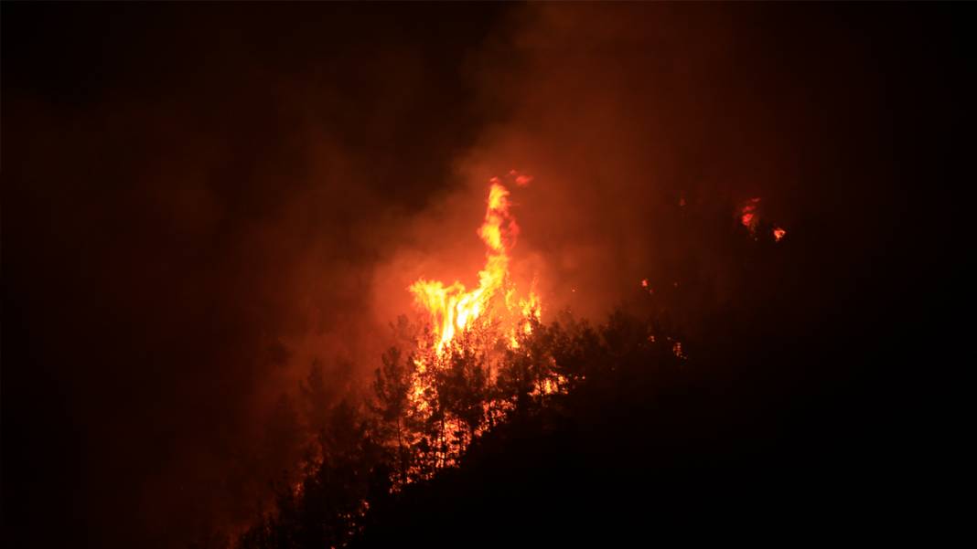 Gece duran müdahale sabah saatlerinde yeniden başladı: Marmaris'te son durum 1