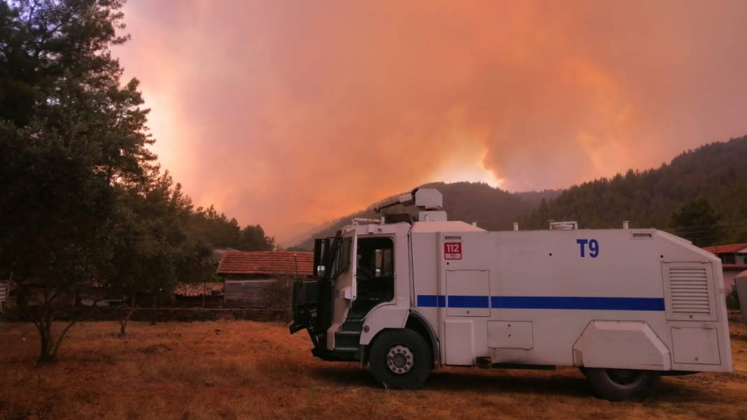 Gece duran müdahale sabah saatlerinde yeniden başladı: Marmaris'te son durum 5